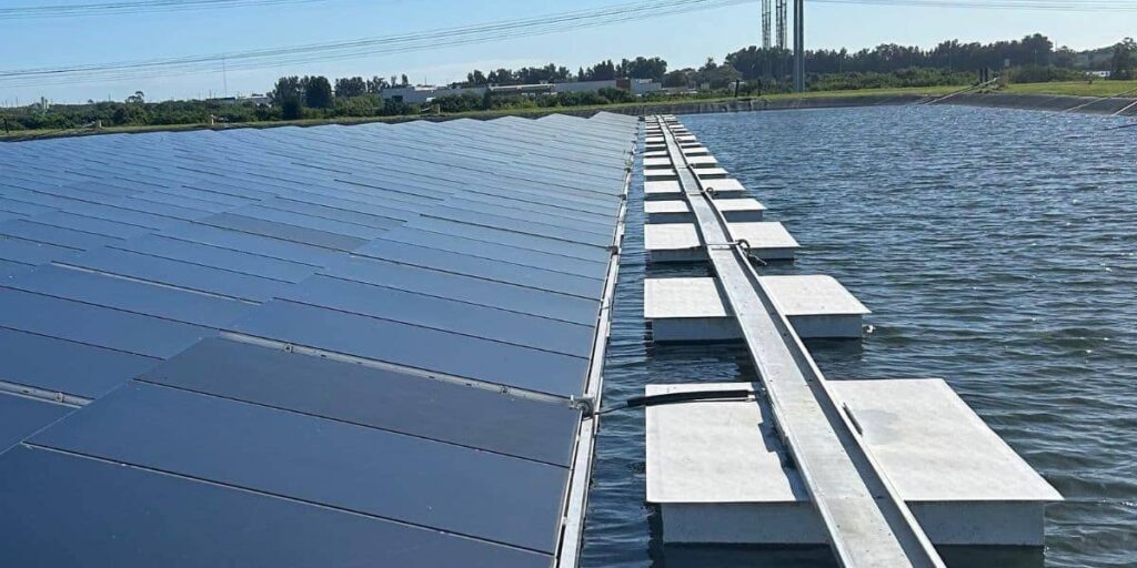 Close-up of floating solar platform made of HDPE material on water, illustrating what is HDPE and its use in durable solar energy systems.