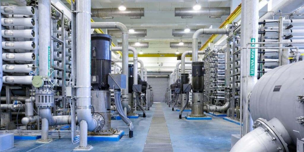 Advanced water filtration facility with reverse osmosis systems addressing the question: does reverse osmosis remove microplastics effectively?