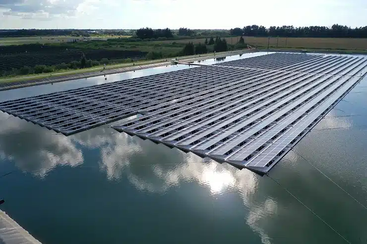 efficiency of floating solar panels
